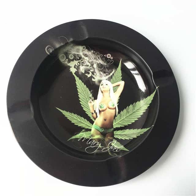 Cinzeiro Metal - Ganja